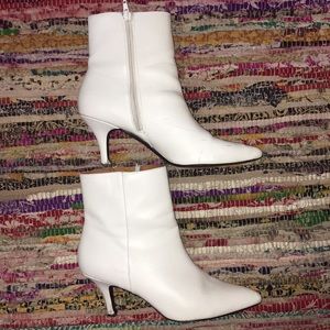 Charlotte Rousse Size 8 White Booties